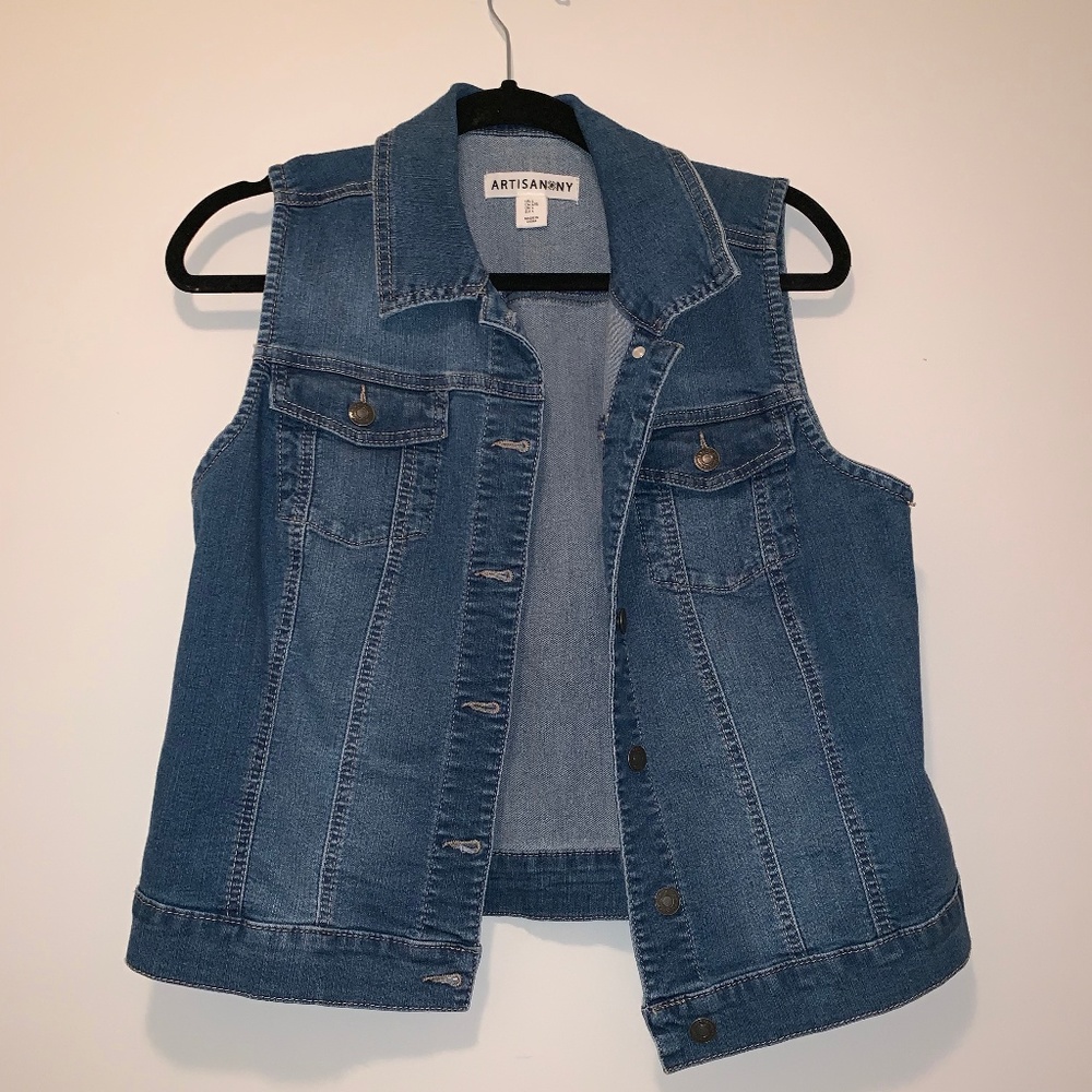 Denim sleeveless jacket